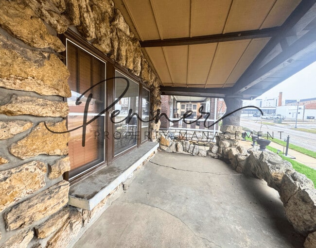 Photo - 127 E Kansas Ave
