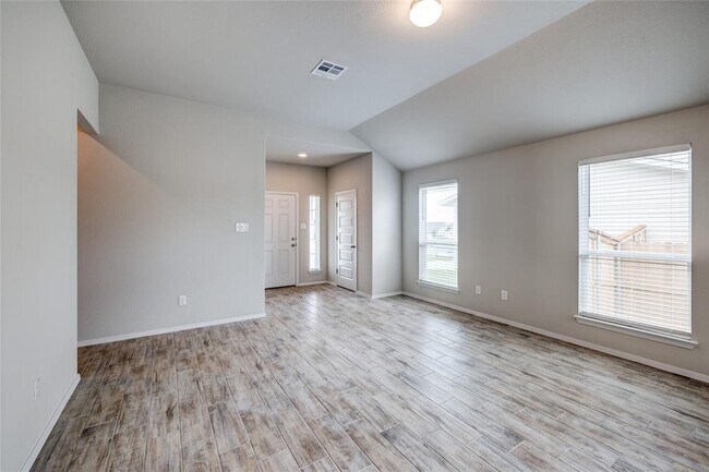 Photo - 120 Lyndon Dr