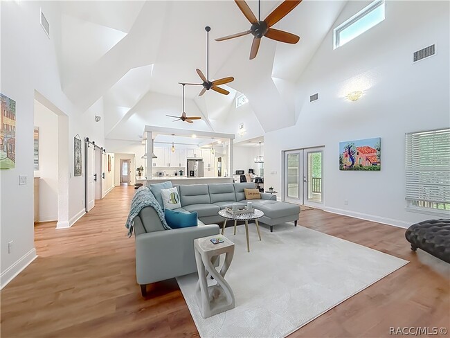Building Photo - 6687 W 7 Rivers Dr