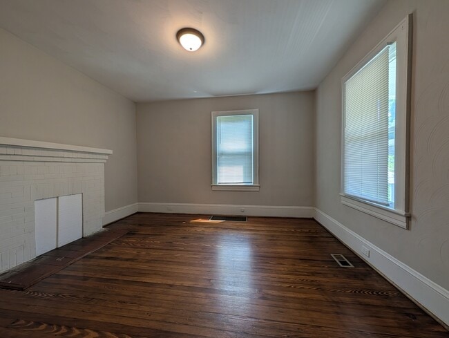 Photo - 931 McDowell Ave NW