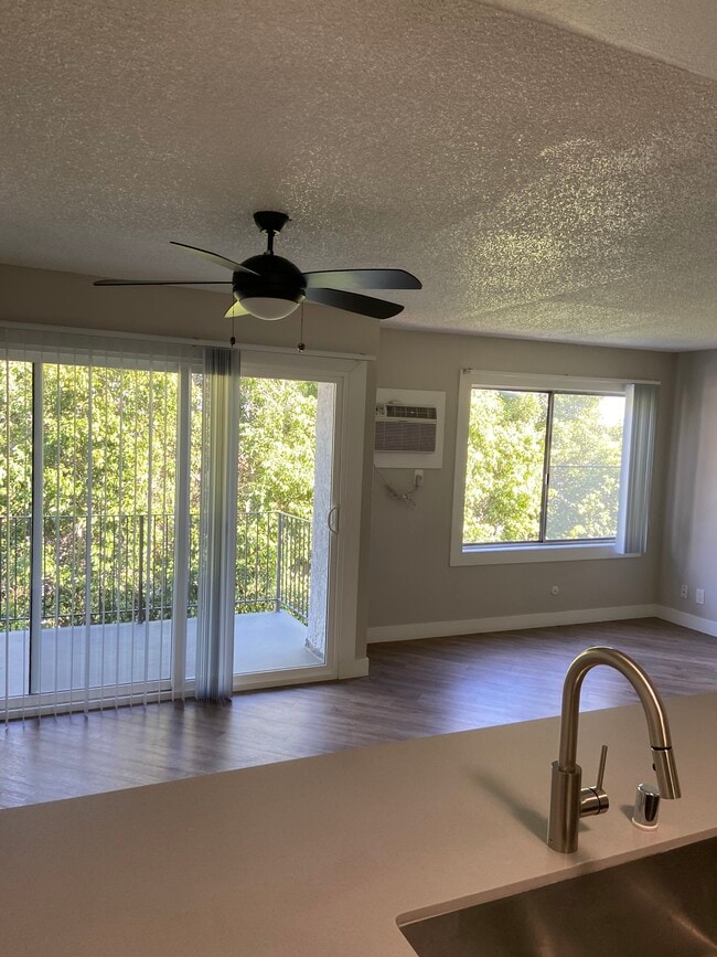 Photo - 1234 N Edgemont St Unidad 301