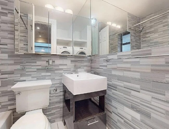 Photo - East 25th Street Unidad 52