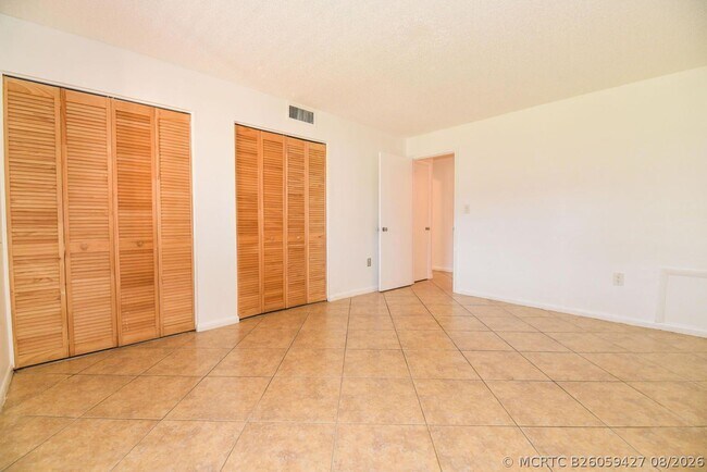 6054 Forest Hill Blvd Unidad 103