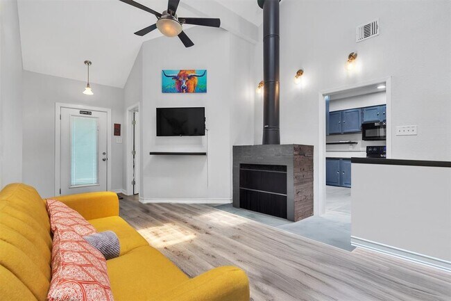 Building Photo - 2612 San Pedro St Unit 209 Rental