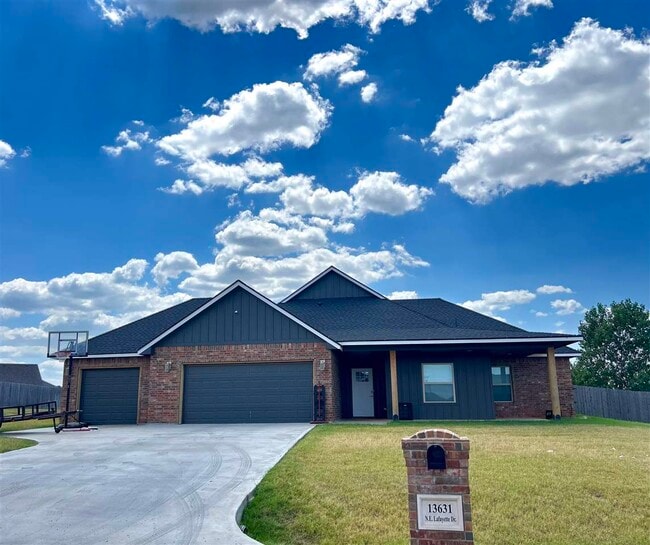 Building Photo - 13631 NE Lafayette Dr Rental