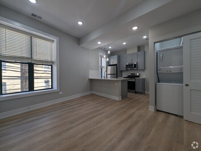 Building Photo - 423 W Belden Ave Rental