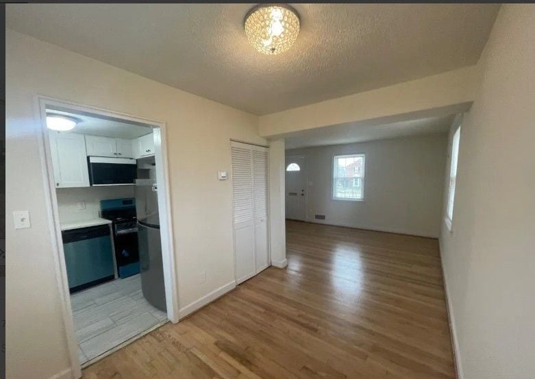 Photo - 2588 Iverson St