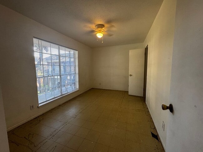 Building Photo - 6405 Westward St Unit 22