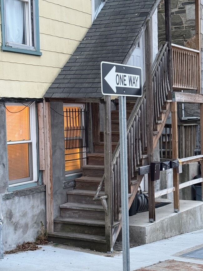 Building Photo - 25 Minerva St Unit 1st Floor