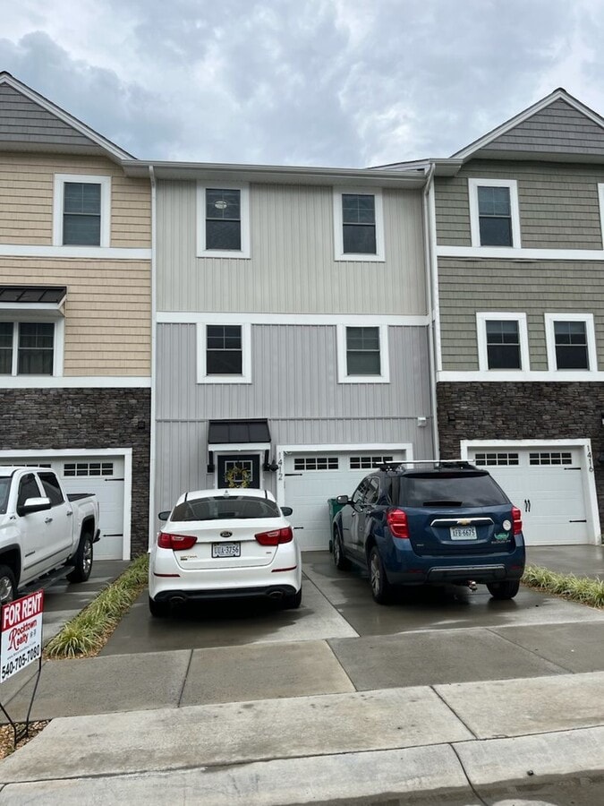 Popular Congers Creek town home - Lots of ... - Popular Congers Creek town home - Lots of ...