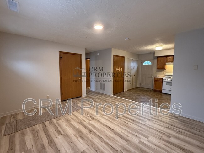 Photo - 1908 N Apperson Way