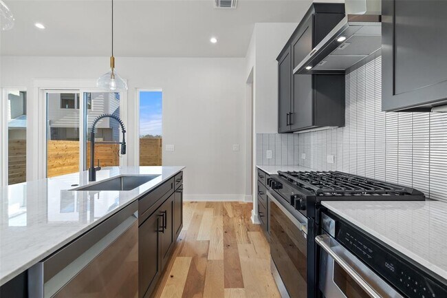 Photo - 6305 Friendswood Dr