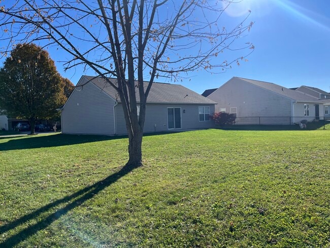 Large corner lot with backyard - 1195 Count Turf Ct