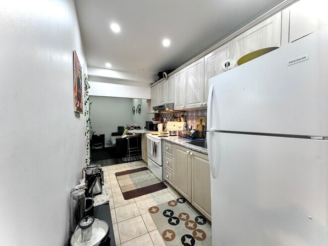 Photo - 560 Bathurst St Unit 101