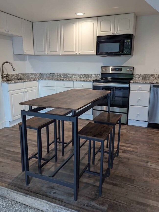 Photo - 2219 11th Ave W