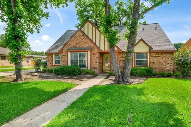Photo - 2015 Tanglelane St