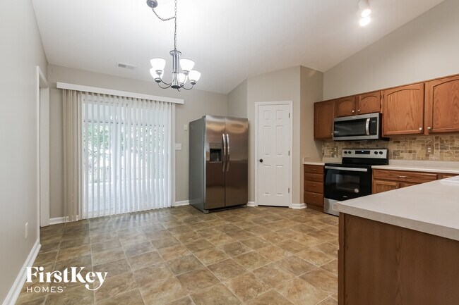 Photo - 1016 Central Park Blvd W