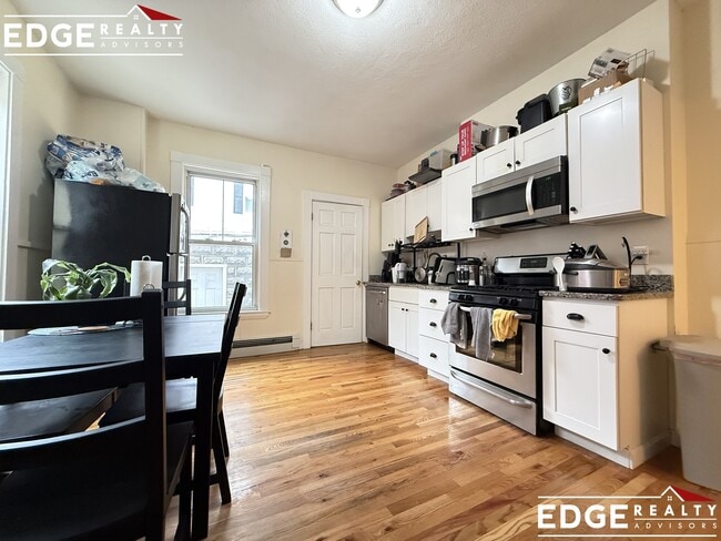 Building Photo - 23 Cottage Ave Unit 1