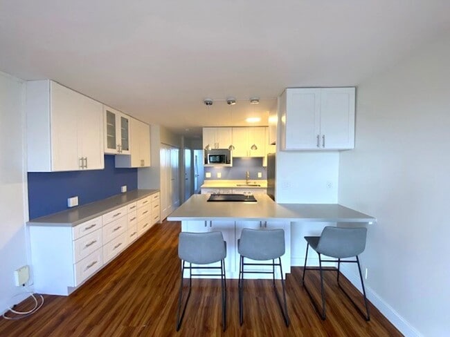 Building Photo - Recently Renovated 1 Bedroom in Honolulu Unit 202