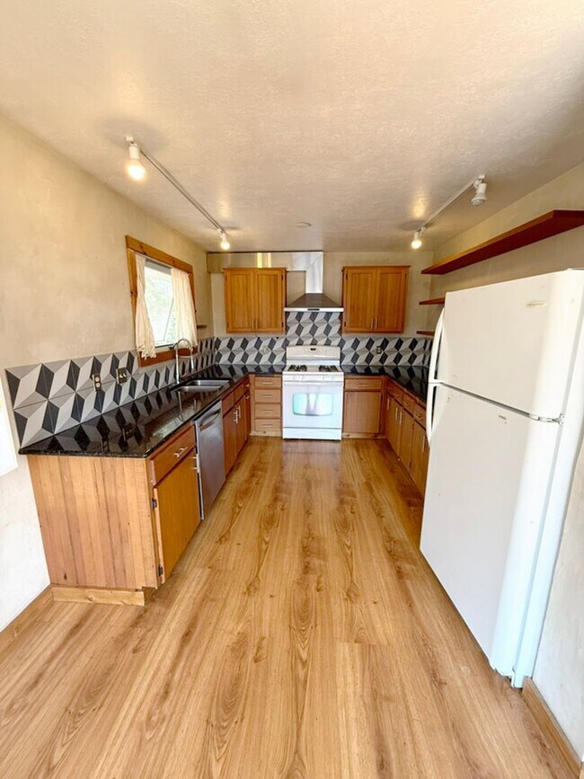 1116 S Pinecrest Dr