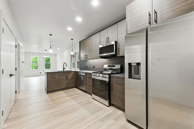 Building Photo - 1238 N Cleaver St Unit 2