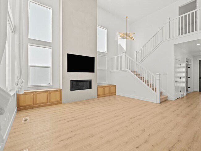 Photo - 5 Bed / 3.5 Bath Home in Saratoga Springs – Spacious Living Near Utah Lake