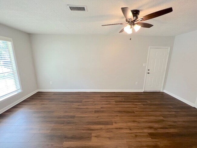 Photo - 3 BED | 2 BATH | SCREENED IN SUNROOM | SOUTHSIDE/VERNONBURG