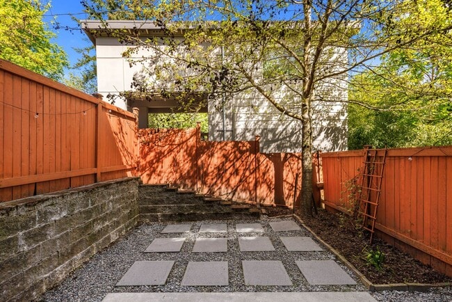 Photo - Lovely 3 Bedroom Townhome - Attached Garage