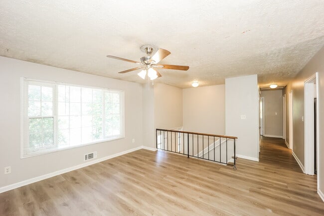 5140 Oakdale Dr