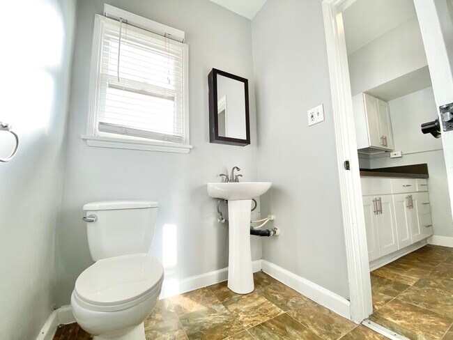 Photo - 1135 S Westmoreland Ave Unit 2