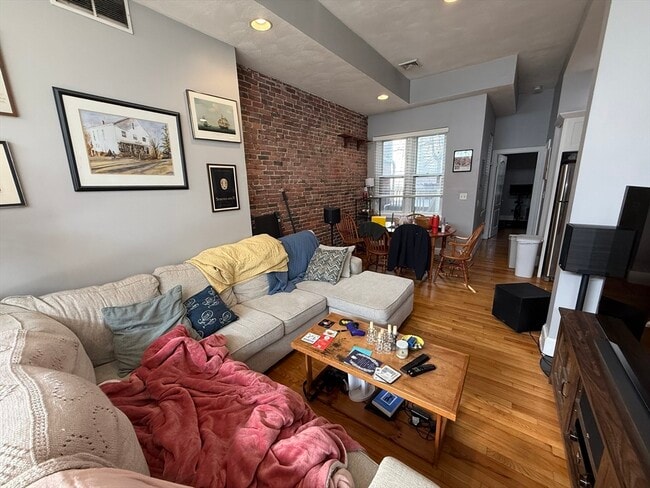 Photo - 146 W Fourth St Unit 1