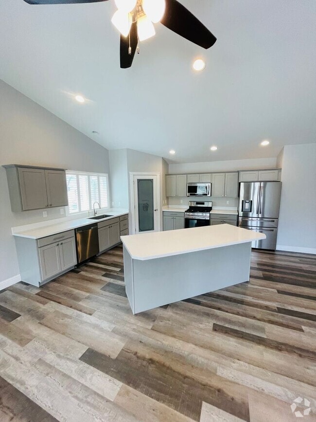 Building Photo - Entertainers delight, 3bdrm 2.5 bath home ...