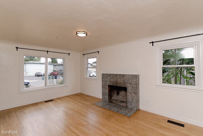 Photo - 3 br, 1 bath House - 340 Broad Street North