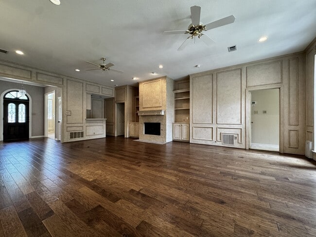 Photo - 229 E Bethel Rd