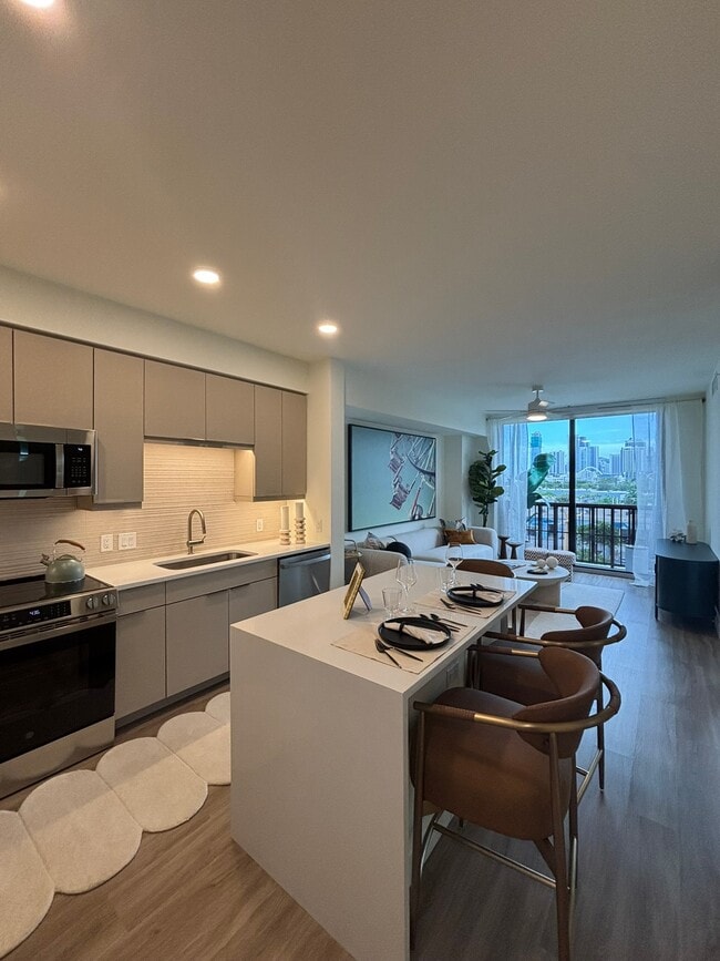 Building Photo - 237 NW 31st St Unit A1C