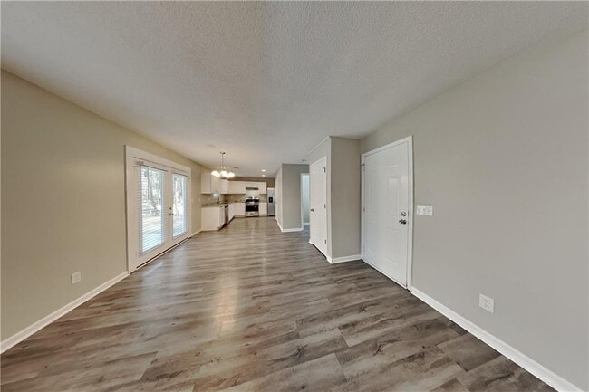 Photo - 573 Grandview Cir