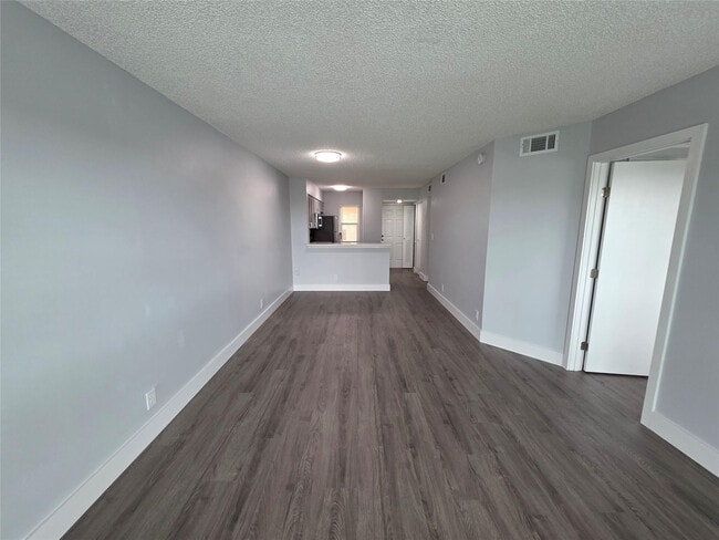 Photo - 2108 S Cypress Bend Dr Unit 505