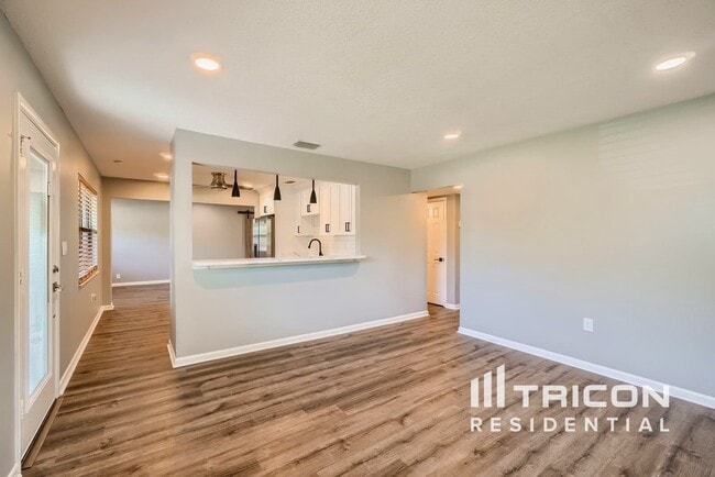 Photo - 348 Barbara Cir