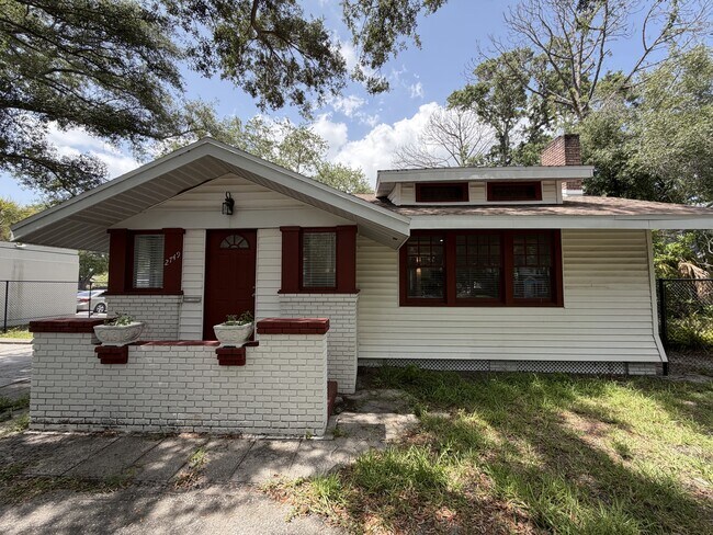 2 Bed/1.5 Bath