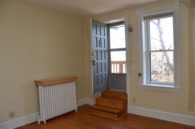 Entrada principal desde el apartamento - 1709 Pine St Unidad #4
