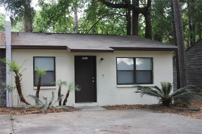 Building Photo - 7011 SW 17th Pl