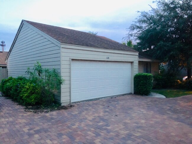 Two car garage! - 1128 Park Green Pl