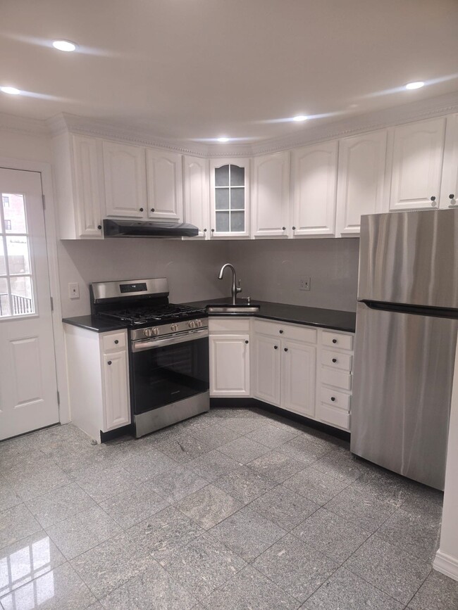 Building Photo - 92 15th St Rental