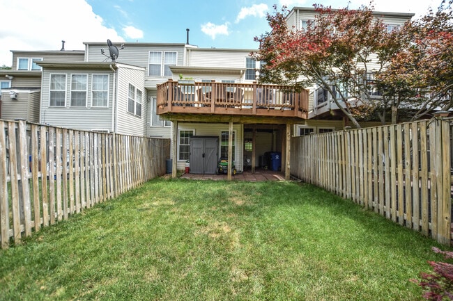 Photo - 109 Shirley Sq SE