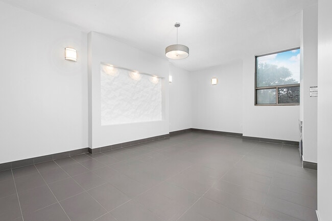 18 Steeles Avenue East