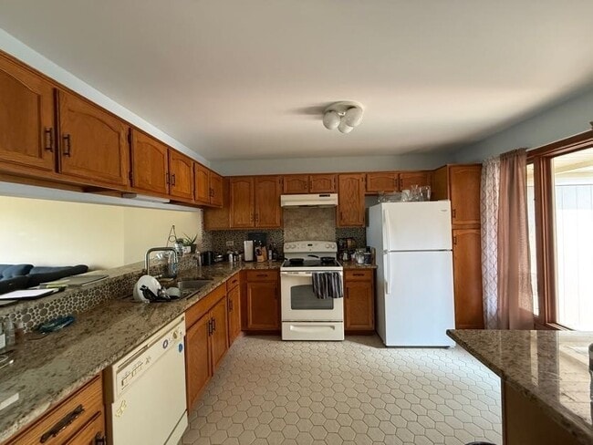 Photo - 373 Goshawk Ln