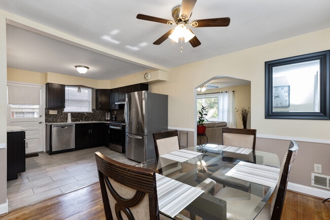 Photo - 123 Walnut St NW