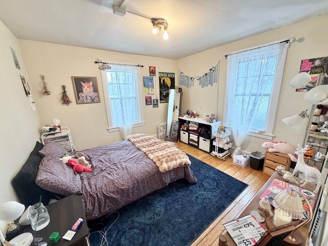 Photo - 3 Bedroom Apartment in Burlington VT Available NOW! OFF STREET PARKING, LAUNDRY, HEAT INCLUDED! Unit 1