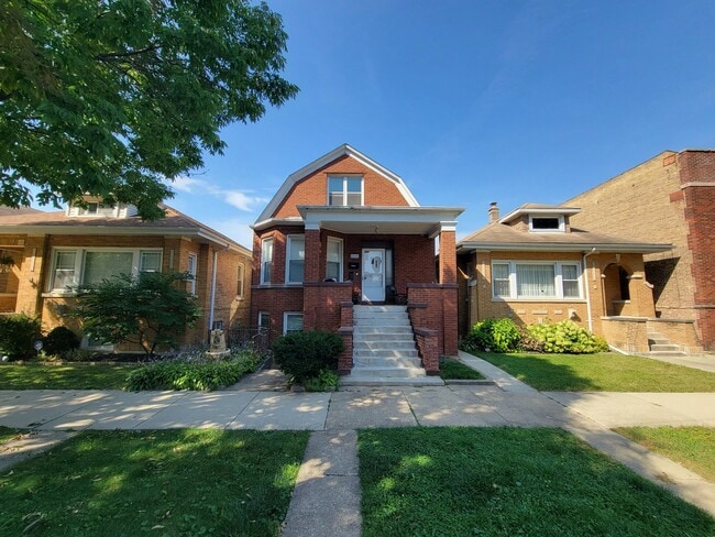 Building Photo - 4048 N Marmora Ave Unit 2 Rental