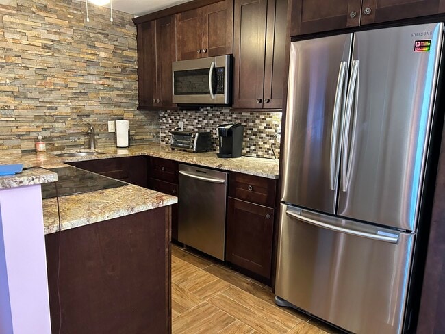 Building Photo - 3070 Cornwall D Unit 3070 D